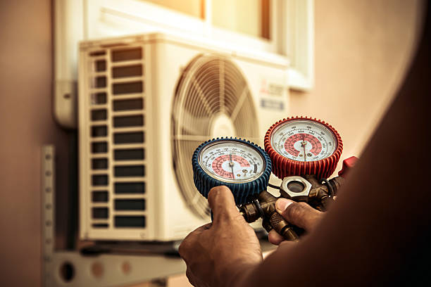 Professional Hvac technician working in Cleverdale, NY